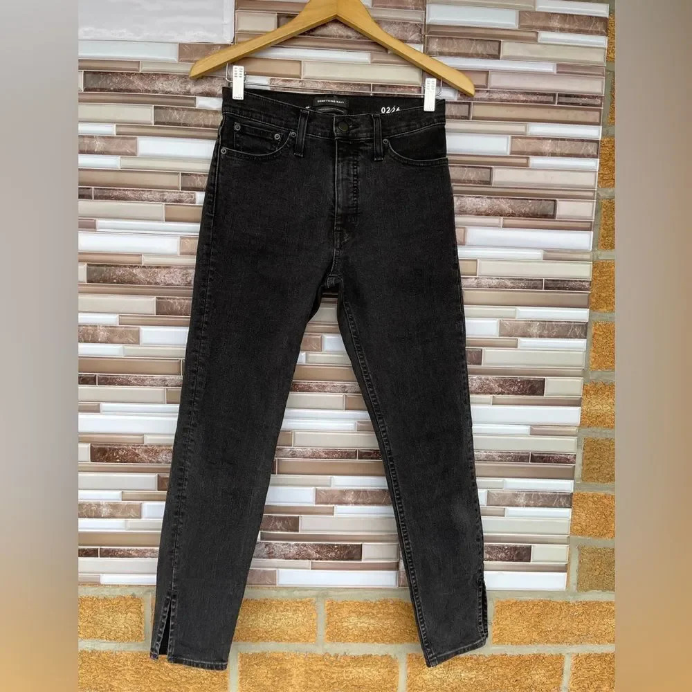 SOMETHING
NAVY Skinny Jeans with slit hem. Size 26